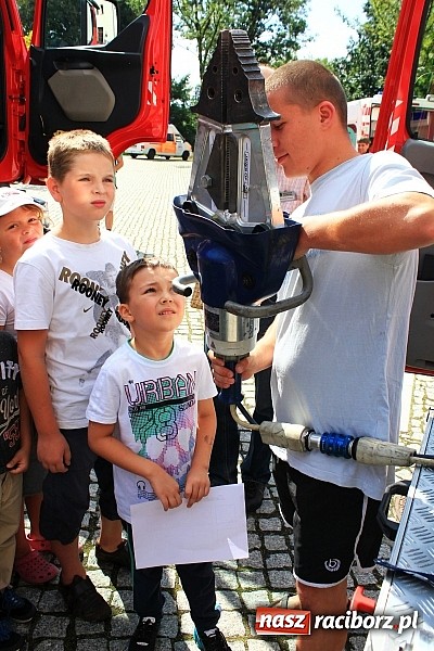 Zdjęcie w galerii na portalu naszraciborz.pl: Strażacy i ratownicy w akcji na Zamku. Rozcięli wrak, udzielili pierwszej pomocy wiadomości z regionu