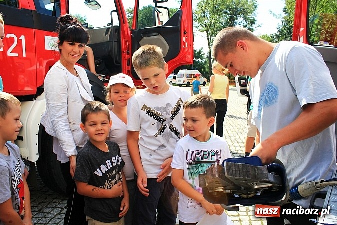 Zdjęcie w galerii na portalu naszraciborz.pl: Strażacy i ratownicy w akcji na Zamku. Rozcięli wrak, udzielili pierwszej pomocy wiadomości z regionu