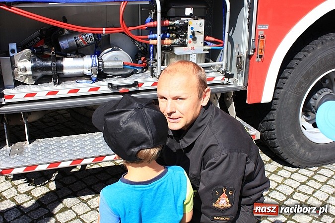 Zdjęcie w galerii na portalu naszraciborz.pl: Strażacy i ratownicy w akcji na Zamku. Rozcięli wrak, udzielili pierwszej pomocy wiadomości z regionu