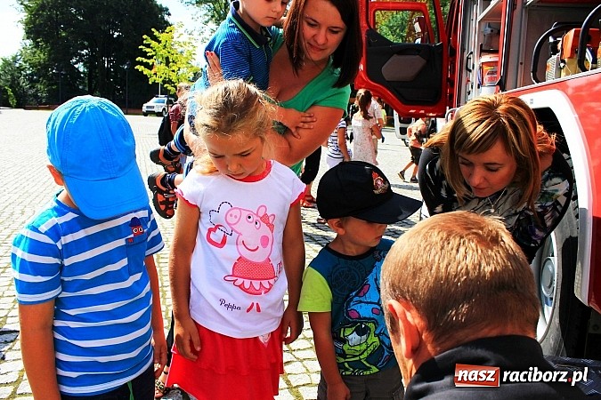 Zdjęcie w galerii na portalu naszraciborz.pl: Strażacy i ratownicy w akcji na Zamku. Rozcięli wrak, udzielili pierwszej pomocy wiadomości z regionu