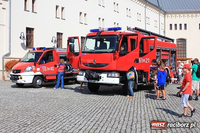 Zdjęcie w galerii na portalu naszraciborz.pl: Strażacy i ratownicy w akcji na Zamku. Rozcięli wrak, udzielili pierwszej pomocy wiadomości z regionu