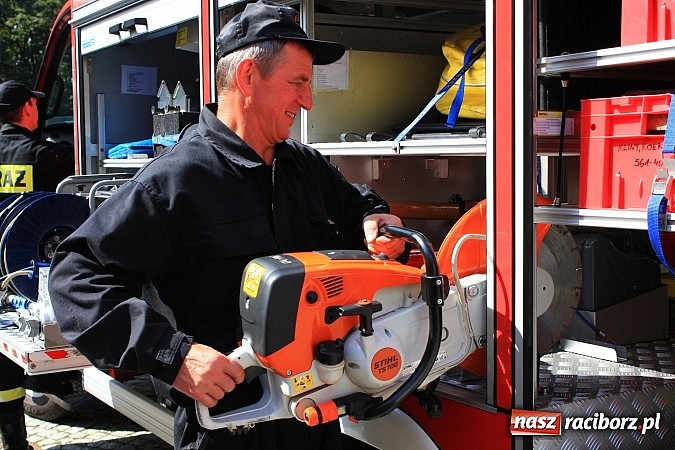 Zdjęcie w galerii na portalu naszraciborz.pl: Strażacy i ratownicy w akcji na Zamku. Rozcięli wrak, udzielili pierwszej pomocy wiadomości z regionu