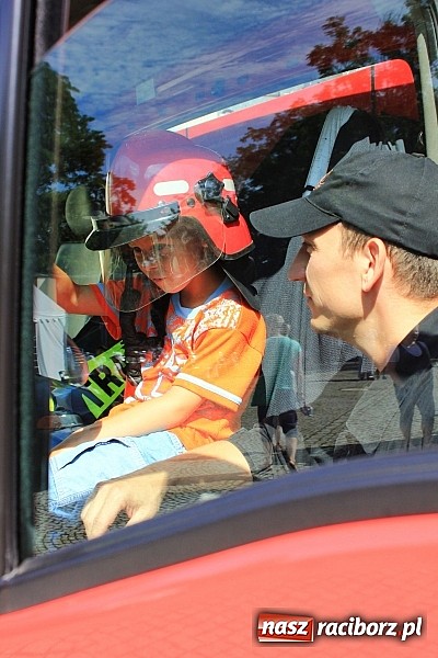 Zdjęcie w galerii na portalu naszraciborz.pl: Strażacy i ratownicy w akcji na Zamku. Rozcięli wrak, udzielili pierwszej pomocy wiadomości z regionu