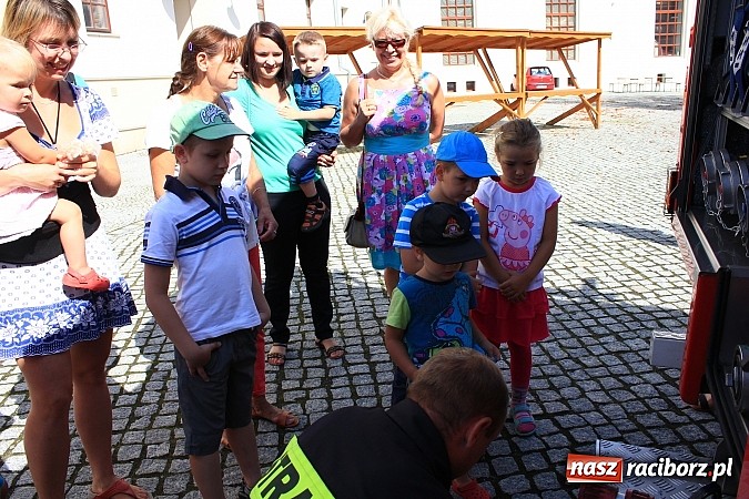 Zdjęcie w galerii na portalu naszraciborz.pl: Strażacy i ratownicy w akcji na Zamku. Rozcięli wrak, udzielili pierwszej pomocy wiadomości z regionu