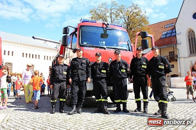 Zdjęcie w galerii na portalu naszraciborz.pl: Strażacy i ratownicy w akcji na Zamku. Rozcięli wrak, udzielili pierwszej pomocy wiadomości z regionu