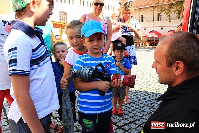 Zdjęcie w galerii na portalu naszraciborz.pl: Strażacy i ratownicy w akcji na Zamku. Rozcięli wrak, udzielili pierwszej pomocy wiadomości z regionu
