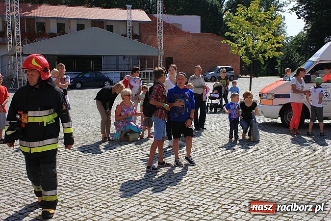 Zdjęcie w galerii na portalu naszraciborz.pl: Strażacy i ratownicy w akcji na Zamku. Rozcięli wrak, udzielili pierwszej pomocy wiadomości z regionu