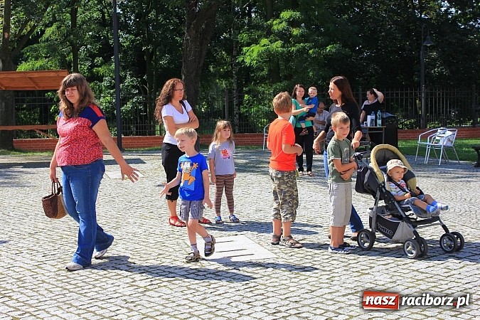 Zdjęcie w galerii na portalu naszraciborz.pl: Strażacy i ratownicy w akcji na Zamku. Rozcięli wrak, udzielili pierwszej pomocy wiadomości z regionu