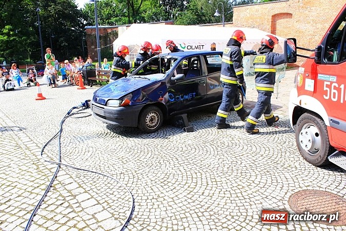 Zdjęcie w galerii na portalu naszraciborz.pl: Strażacy i ratownicy w akcji na Zamku. Rozcięli wrak, udzielili pierwszej pomocy wiadomości z regionu