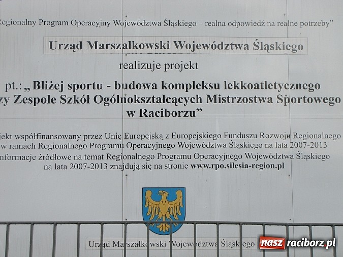 Zdjęcie w galerii na portalu naszraciborz.pl: Nie tak blisko sportu, jak planowali... Problemy przy budowie nowej hali przy ZSOMS wiadomości z regionu