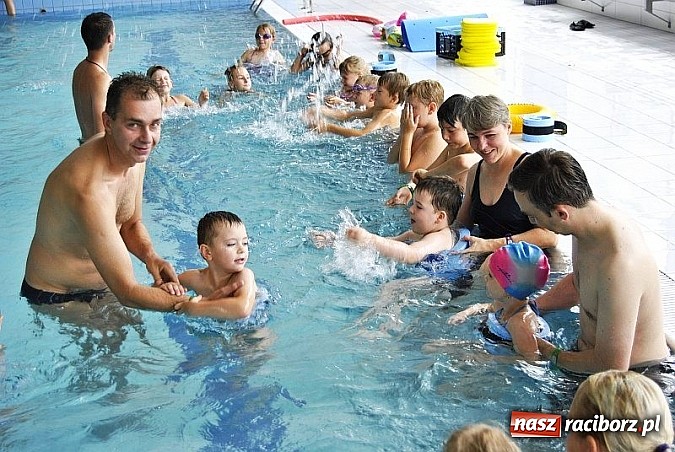 Zdjęcie w galerii na portalu naszraciborz.pl: Nauka pływania dla każdego w H2Ostróg wiadomości z regionu