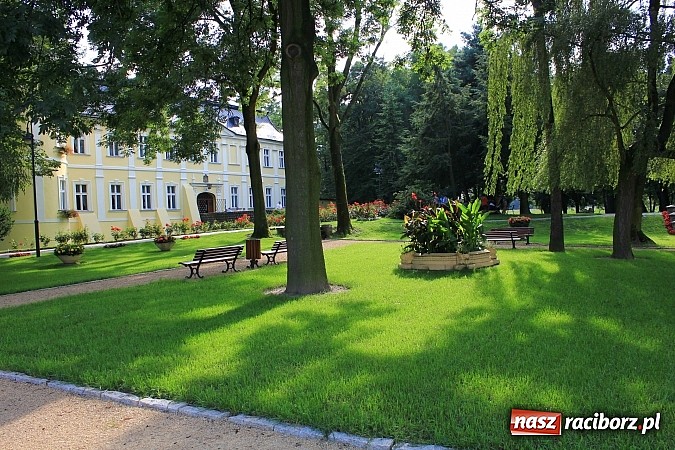 Zdjęcie w galerii na portalu naszraciborz.pl: Chałupki: Jeszcze w tym roku w parku zamkowym staną miniatury wiadomości z regionu