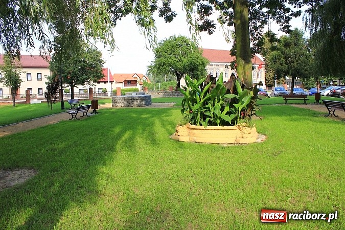 Zdjęcie w galerii na portalu naszraciborz.pl: Chałupki: Jeszcze w tym roku w parku zamkowym staną miniatury wiadomości z regionu