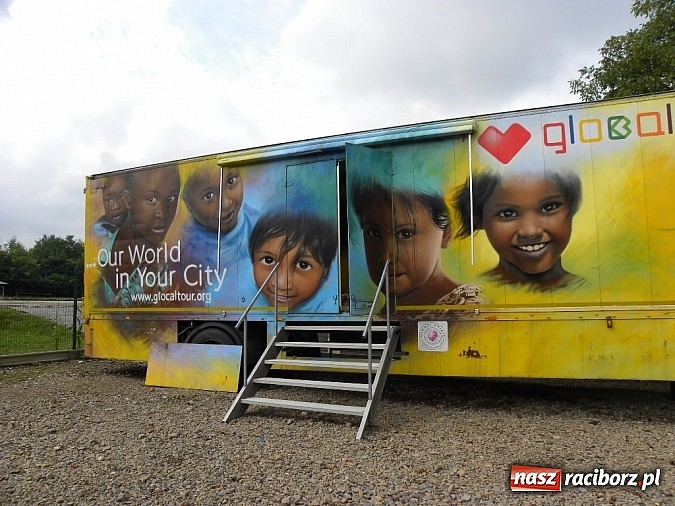 Zdjęcie w galerii na portalu naszraciborz.pl: Cały świat w jeden dzień... wiadomości z regionu