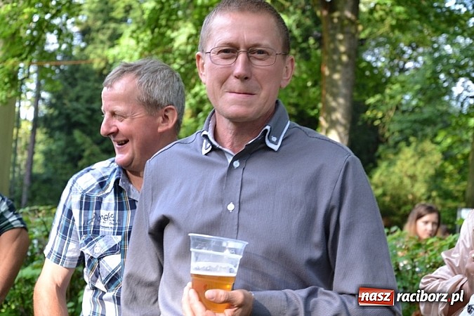 Zdjęcie w galerii na portalu naszraciborz.pl: Jedni poszli z torbami, kościelny z plecakiem. Festyn Parafialny w Rudach! wiadomości z regionu