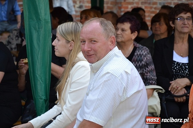 Zdjęcie w galerii na portalu naszraciborz.pl: Jedni poszli z torbami, kościelny z plecakiem. Festyn Parafialny w Rudach! wiadomości z regionu