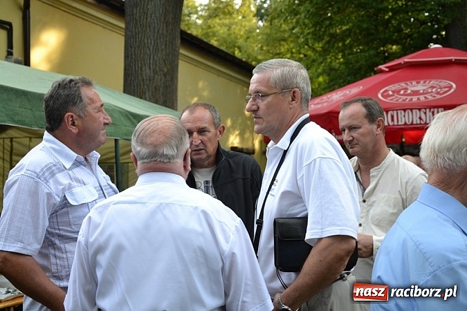 Zdjęcie w galerii na portalu naszraciborz.pl: Jedni poszli z torbami, kościelny z plecakiem. Festyn Parafialny w Rudach! wiadomości z regionu
