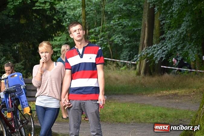 Zdjęcie w galerii na portalu naszraciborz.pl: Jedni poszli z torbami, kościelny z plecakiem. Festyn Parafialny w Rudach! wiadomości z regionu