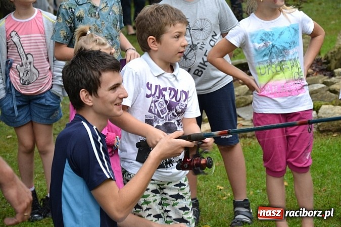 Zdjęcie w galerii na portalu naszraciborz.pl: Jedni poszli z torbami, kościelny z plecakiem. Festyn Parafialny w Rudach! wiadomości z regionu
