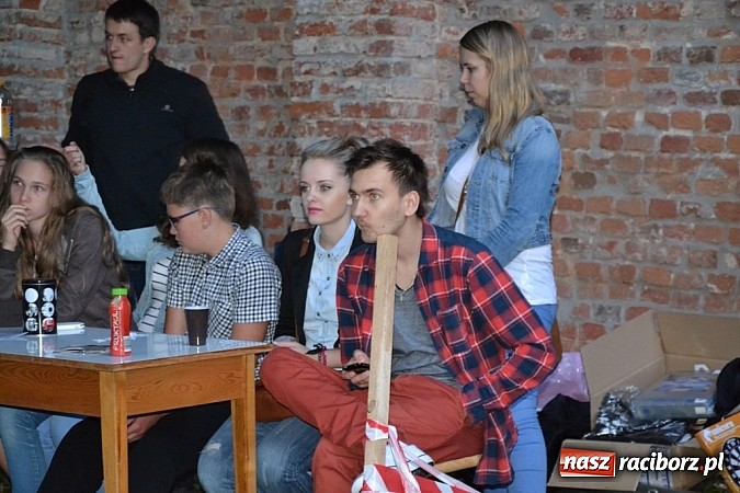 Zdjęcie w galerii na portalu naszraciborz.pl: Jedni poszli z torbami, kościelny z plecakiem. Festyn Parafialny w Rudach! wiadomości z regionu