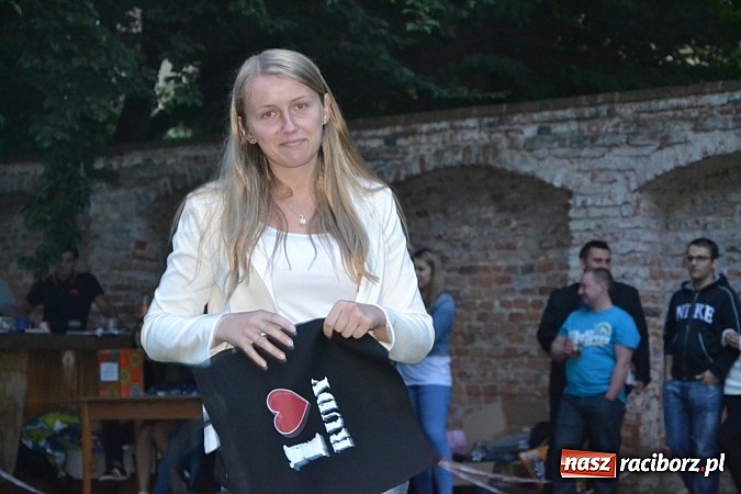 Zdjęcie w galerii na portalu naszraciborz.pl: Jedni poszli z torbami, kościelny z plecakiem. Festyn Parafialny w Rudach! wiadomości z regionu