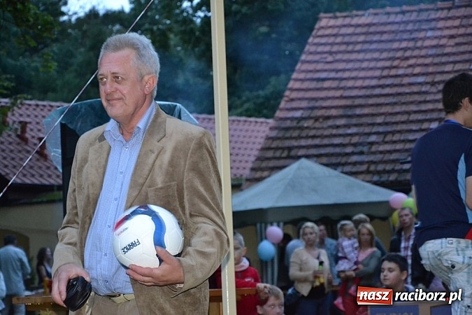 Zdjęcie w galerii na portalu naszraciborz.pl: Jedni poszli z torbami, kościelny z plecakiem. Festyn Parafialny w Rudach! wiadomości z regionu