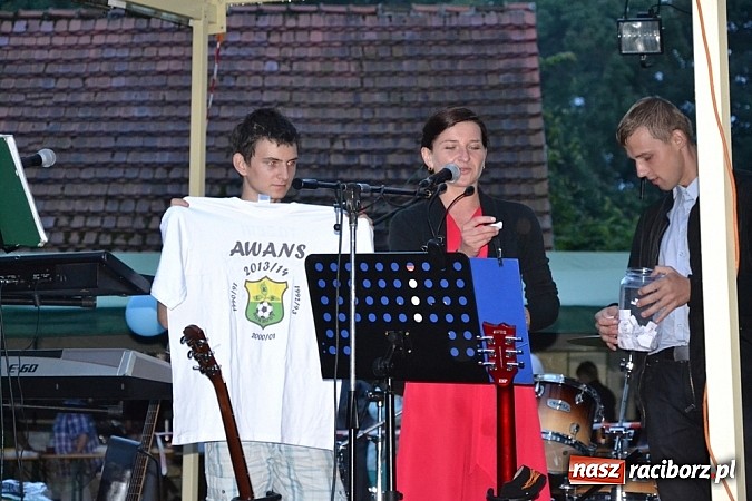 Zdjęcie w galerii na portalu naszraciborz.pl: Jedni poszli z torbami, kościelny z plecakiem. Festyn Parafialny w Rudach! wiadomości z regionu