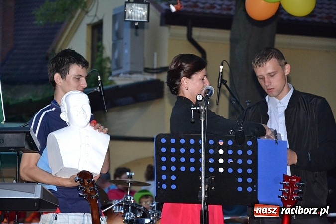 Zdjęcie w galerii na portalu naszraciborz.pl: Jedni poszli z torbami, kościelny z plecakiem. Festyn Parafialny w Rudach! wiadomości z regionu