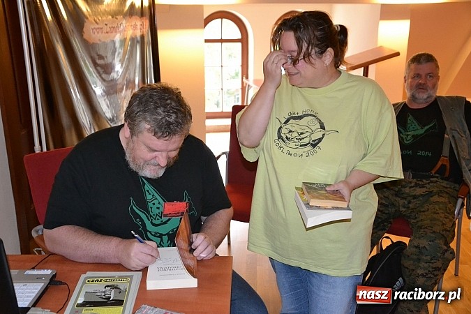 Zdjęcie w galerii na portalu naszraciborz.pl: Przewodas spotkał się z czytelnikami na zamku wiadomości z regionu