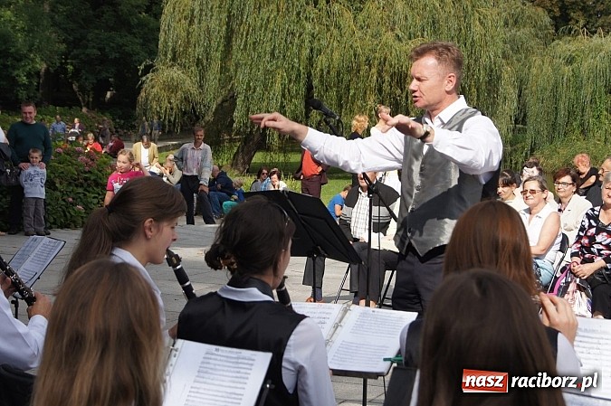 Zdjęcie w galerii na portalu naszraciborz.pl: Plania na finał koncertów letnich w Parku Roth  wiadomości z regionu