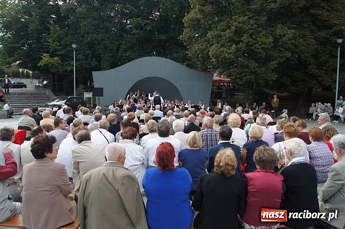 Zdjęcie w galerii na portalu naszraciborz.pl: Plania na finał koncertów letnich w Parku Roth  wiadomości z regionu
