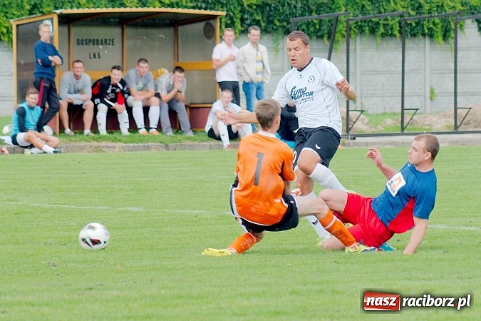Zdjęcie w galerii na portalu naszraciborz.pl: Nerwowo w starciu beniaminków. Rezerwy Tworkowa lepsze od Wojnowic wiadomości z regionu