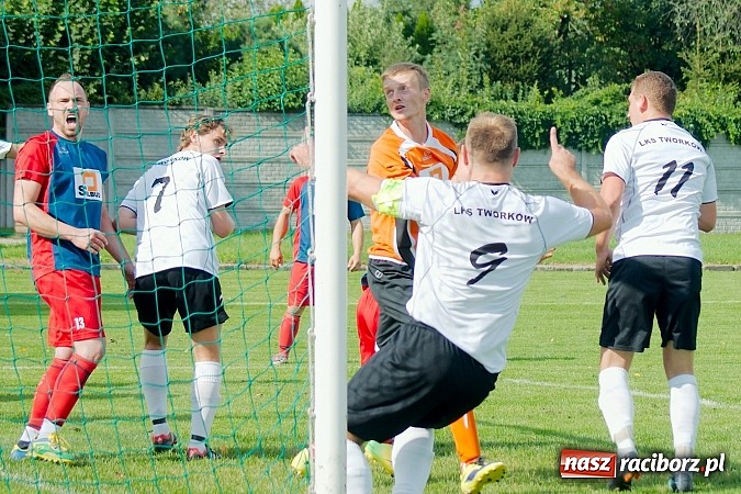 Zdjęcie w galerii na portalu naszraciborz.pl: Nerwowo w starciu beniaminków. Rezerwy Tworkowa lepsze od Wojnowic wiadomości z regionu