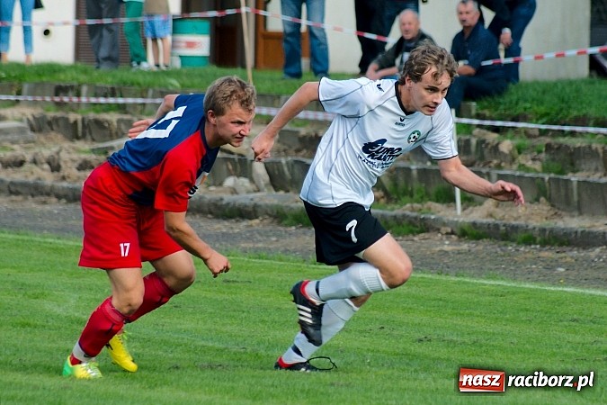 Zdjęcie w galerii na portalu naszraciborz.pl: Nerwowo w starciu beniaminków. Rezerwy Tworkowa lepsze od Wojnowic wiadomości z regionu