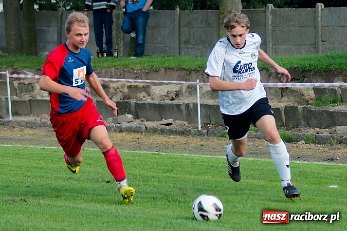 Zdjęcie w galerii na portalu naszraciborz.pl: Nerwowo w starciu beniaminków. Rezerwy Tworkowa lepsze od Wojnowic wiadomości z regionu