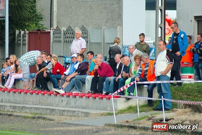 Zdjęcie w galerii na portalu naszraciborz.pl: Nerwowo w starciu beniaminków. Rezerwy Tworkowa lepsze od Wojnowic wiadomości z regionu