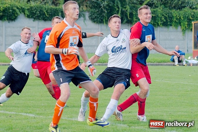 Zdjęcie w galerii na portalu naszraciborz.pl: Nerwowo w starciu beniaminków. Rezerwy Tworkowa lepsze od Wojnowic wiadomości z regionu