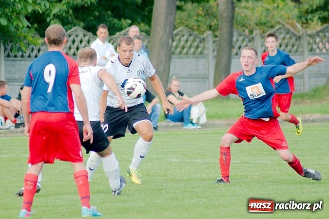 Zdjęcie w galerii na portalu naszraciborz.pl: Nerwowo w starciu beniaminków. Rezerwy Tworkowa lepsze od Wojnowic wiadomości z regionu