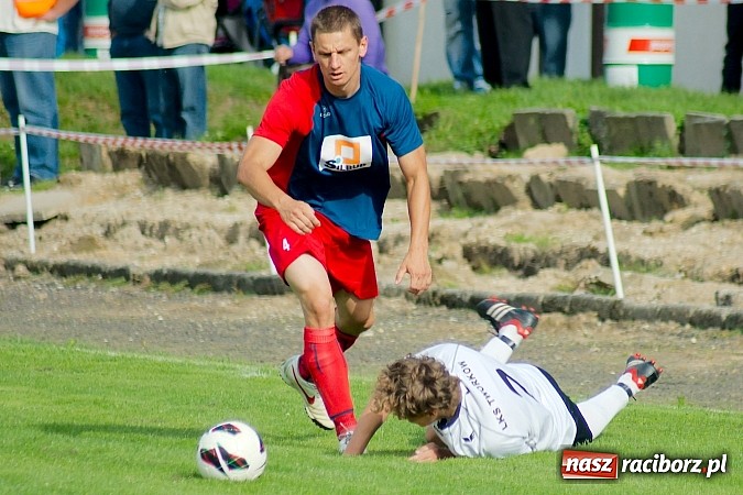 Zdjęcie w galerii na portalu naszraciborz.pl: Nerwowo w starciu beniaminków. Rezerwy Tworkowa lepsze od Wojnowic wiadomości z regionu
