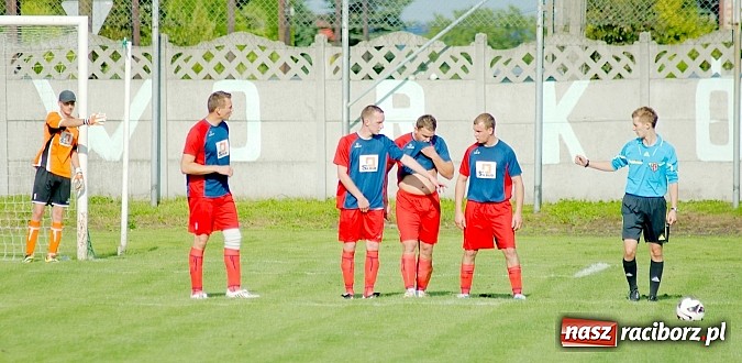 Zdjęcie w galerii na portalu naszraciborz.pl: Nerwowo w starciu beniaminków. Rezerwy Tworkowa lepsze od Wojnowic wiadomości z regionu
