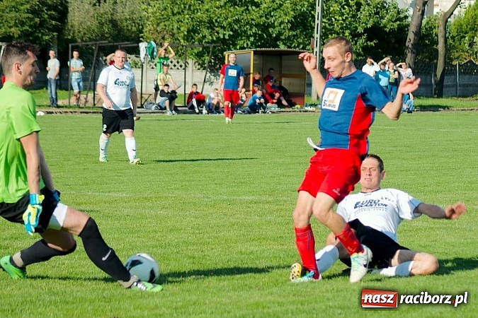 Zdjęcie w galerii na portalu naszraciborz.pl: Nerwowo w starciu beniaminków. Rezerwy Tworkowa lepsze od Wojnowic wiadomości z regionu
