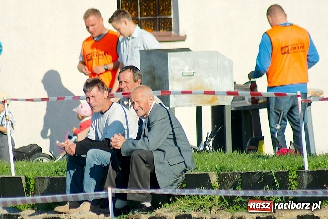 Zdjęcie w galerii na portalu naszraciborz.pl: Nerwowo w starciu beniaminków. Rezerwy Tworkowa lepsze od Wojnowic wiadomości z regionu