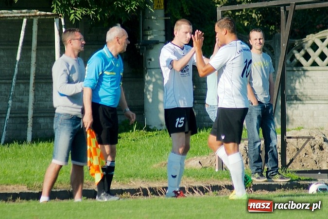 Zdjęcie w galerii na portalu naszraciborz.pl: Nerwowo w starciu beniaminków. Rezerwy Tworkowa lepsze od Wojnowic wiadomości z regionu