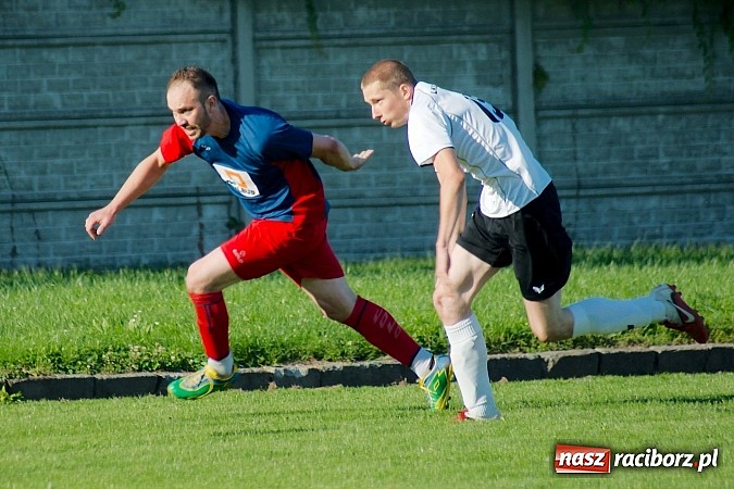 Zdjęcie w galerii na portalu naszraciborz.pl: Nerwowo w starciu beniaminków. Rezerwy Tworkowa lepsze od Wojnowic wiadomości z regionu
