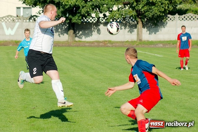 Zdjęcie w galerii na portalu naszraciborz.pl: Nerwowo w starciu beniaminków. Rezerwy Tworkowa lepsze od Wojnowic wiadomości z regionu