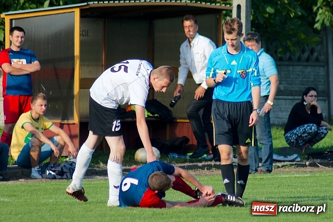 Zdjęcie w galerii na portalu naszraciborz.pl: Nerwowo w starciu beniaminków. Rezerwy Tworkowa lepsze od Wojnowic wiadomości z regionu