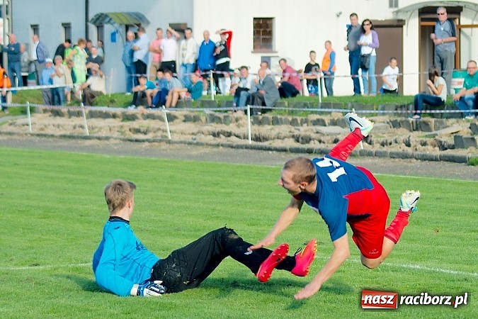 Zdjęcie w galerii na portalu naszraciborz.pl: Nerwowo w starciu beniaminków. Rezerwy Tworkowa lepsze od Wojnowic wiadomości z regionu