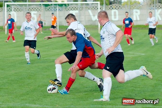 Zdjęcie w galerii na portalu naszraciborz.pl: Nerwowo w starciu beniaminków. Rezerwy Tworkowa lepsze od Wojnowic wiadomości z regionu