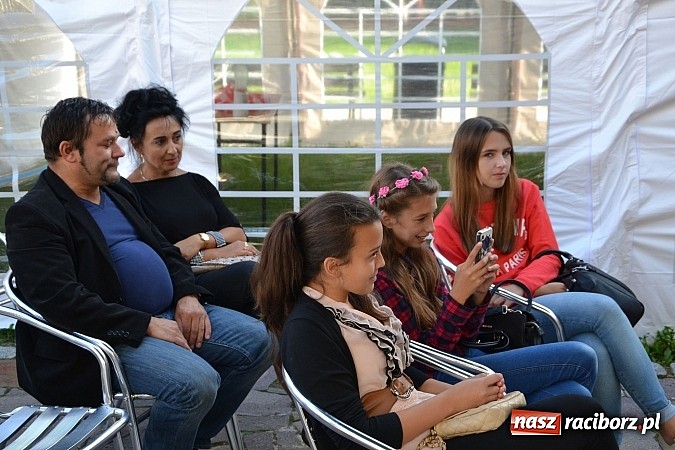 Zdjęcie w galerii na portalu naszraciborz.pl: Wychowanki MDK-u wystąpiły na zamku wiadomości z regionu
