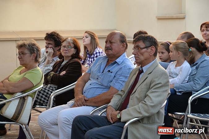 Zdjęcie w galerii na portalu naszraciborz.pl: Wychowanki MDK-u wystąpiły na zamku wiadomości z regionu